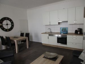 Küchenzeile mit Spülmaschine und Backofen - Bild 7: EG FEWO in Göhren 200m zum Strand, Terrasse, WLAN!!