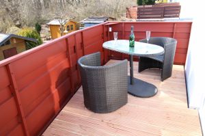 grosser Balkon mit Südausrichtung - Bild 1: Wellness für Familie und Hund Ferienhaus an Ostsee und Schlei