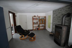 hochwertiger Kaminofen, Kaminholz vorrätig
Relax-Sessel Bücherregal mit Urlaubslektüre für jund und alt - Bild 7: Wellness für Familie und Hund Ferienhaus an Ostsee und Schlei