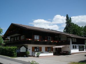 Unser Haus im Sommer - Bild 2: Pension Landhaus Barbara in Fischen i. Allgäu