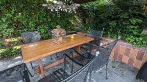 kuschlige Grillecke mit hochwertigem Weber Grill - Bild 36: Ferienhaus Gabriela mit eingezäunten Garten und privatem Swimmingpool