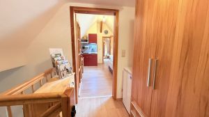 vor der Wohnung gibt es noch eine kleine Ecke mit Kommode, Kleiderschrank.
Treppentürschutzgitter - Bild 8: gemütliches DG Einraum Apartment Tannenwipfel mit Infrarotsauna