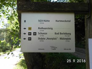 Überall finden Sie die tolle Ausschilderung der vielen Wanderwege. - Bild 22: Ferienwohnung für 2 Personen im Schmallenberger - Sauerland - auch mit Hund