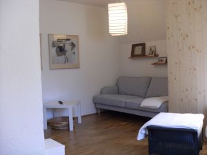 Schlafzimmer (Sofa) - Bild 6: Wallbacher Hirtenhaus - Das Ferienhaus für Hund und Mensch im Odenwald