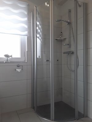 Ebenerdige Dusche - Bild 9: Ferienhaus Windrose II am Ostseestrand von Schönberg-Kalifornien