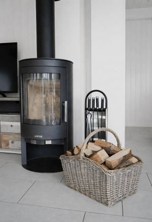 In der kalten Jahreszeit stellen wir, so verfügbar, Holz zur Verfügung - Bild 5: Ferienhaus Windrose II am Ostseestrand von Schönberg-Kalifornien