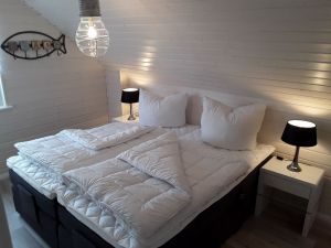 Boxspringbett 1,80 x 2,00 m. Elektrisch verstellbar in der Höhe sowie Kopf- und Fußende - Bild 13: Ferienhaus Windrose II am Ostseestrand von Schönberg-Kalifornien