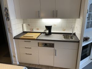 komplett ausgerüstete Küche, mit Geschirrspüler, Kühlschrank mit Gefriefach und diversen Küchengeräten - Bild 9: Koch-Harzferien mit Kind, Hund incl. Internet Hahnenklee für 3 Pers.