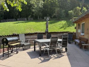 direkt an der Freizeitoase mit kleinen Spielgeräten - Bild 8: Ferienhaus Süßbächle Enzklösterle Nordschwarzwald Sauna Garten Hunde gratis