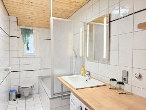 mit Waschmaschine und Trockner - Bild 9: Wellness Ferienhaus Schwarzwaldhaus Zwink Enzklösterle Sauna BBQ Garten