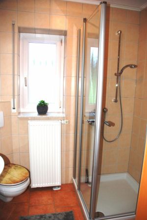 mit großer Glasdusche und Fußbodenheizung - Bild 11: Lahnperle mit WLAN - Ihr Zuhause im Lahntal, Kinder Hunde willkommen