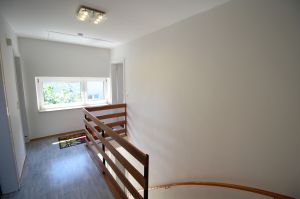 mit den Zugängen zu den Schlafzimmern Nr. 2 und Nr. 3. - Bild 15: Ferienwohnung EifelNatur 8 - große Familienwohnung mit Terrasse