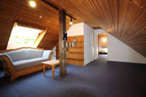 hier kann man es sich gemütlich machen, ein Buchen lesen oder einfach nur träumen... - Bild 9: Ferienwohnung EifelNatur 6 - Große + komfortable FeWo für 12 Pers.