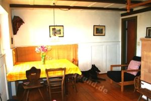 die Essecke bietet Platz für bis 6 Personen - Bild 3: Haus Sonnenwinkel im Schwarzwald mit eingezäunten Garten