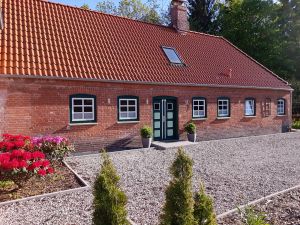 Bild 1: Ferienhaus Kleine Waldkate, 3 Hunde, 2000 m² Garten eingezäunt, ruhige Lage