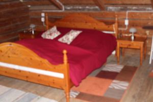Bild 4: Holzhaus wo der Elch wohnt in Ekshärad Värmland, Mittelschweden, Ruderboot