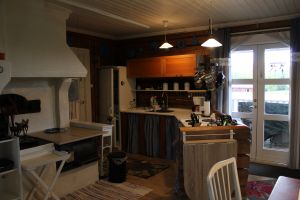 Bild 13: Holzhaus wo der Elch wohnt in Ekshärad Värmland, Mittelschweden, Ruderboot