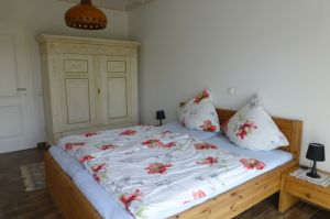 Kleiderschrank - Bild 2: Lindenhof Dangast an der Nordsee Wohnung 2