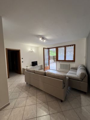 Bild 2: Ferienwohnung Valentina mit eingezäunte Terrasse am Ledrosee