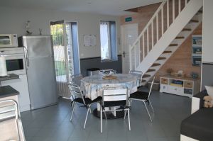 Bild 2: F116d Ferienhaus "Fanny" am Strand mit eingezäunten Garten in der Normandie