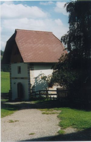Bild 3: Der "Turm"! Hundefreundlich und eingezäunt. Mit eigener Sauna