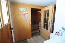 Bild 13: Der "Turm"! Hundefreundlich und eingezäunt. Mit eigener Sauna