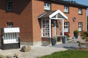 Bild 1: Ferienhaus Große Waldkate, 4 Hunde, Garten eingezäunt, Ostsee/Schlei