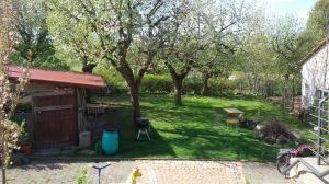 auf Biergarten der Gaststätte - Bild 15: Ferienwohnung Gersfeld - schön wohnen in der Rhön, auch mit Hund!