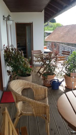 dieser wird gemeinschaftlich mit der 2. Fewo genutzt und ist durch Pflanzensichtschutz getrennt - Bild 12: Ferienwohnung Gersfeld - schön wohnen in der Rhön, auch mit Hund!