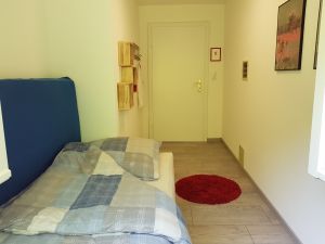 Das Bett kann bei bedarf zu einem Doppelbett umgebaut (90*200 oder 180*200) - Bild 7: Vollausgestattetes Ferienhaus im Pfälzer Wald zur Alleinnutzung