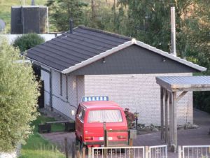 Vom Deich aufs Ferienhaus fotografiert. - Bild 18: Schönes Ferienhaus m. großem, eingezäunten Garten Stinteck / Büsum Nordsee