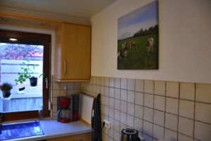 Küche, Herd mit Ceranfeld - Bild 12: Schönes Ferienhaus m. großem, eingezäunten Garten Stinteck / Büsum Nordsee