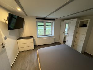 Bett 160x200 cm mit SAT-TV - Bild 5: Ferienhaus Mia, eingezäunter Garten / fast Alleinlage / 4-5 Hunde