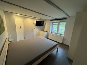 Bett 160x200 cm mit SAT-TV - Bild 6: Ferienhaus Mia, eingezäunter Garten / fast Alleinlage / 4-5 Hunde