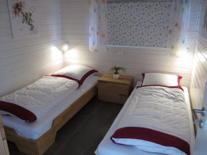 2 Einzelbetten 90x200cm mit TOP Matratzen, stapelbar zum Einzelbett für mehr Platz im Zimmer - Bild 9: Ferienhaus Sonnenschein für 2-6 Personen, sehr gerne auch mit Hund