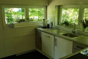 Moderne Küche in Vollausstattung nebst Spülmaschine. - Bild 9: Freistehendes Ferienhaus in paradiesischer Natur für Dich ganz allein.