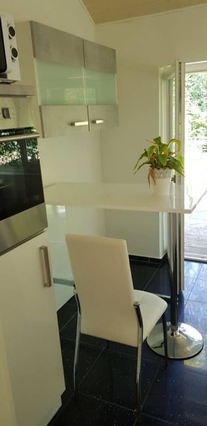 mit moderner Essecke. - Bild 13: Freistehendes Ferienhaus in paradiesischer Natur für Dich ganz allein.