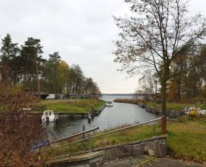 nur 400 m vom Ferienhaus entfernt- mit Bootsverleih - Bild 30: Ferienhaus in Alleinlage auf 1,7ha Wald-Grundstück, komplett eingezäunt