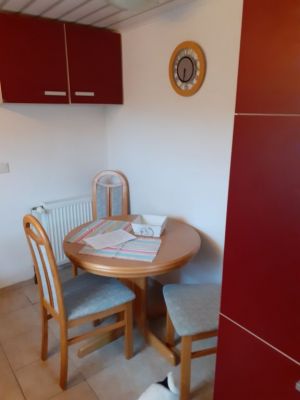 in der Küche können Sie bequem Essen - Bild 4: Ferienwohnung Hinz in Lütjenbrode