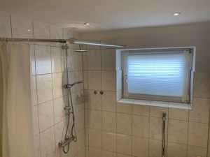 Das Haus hat zwei Bäder. Im einen Bad findest Du eine Dusche, ein WC und eine Waschmaschine - Bild 10: Ferienhaus Muschel an der Nordsee