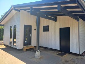 Waldspa mit
- Infrarotkabine
- finnischer Sauna, große Auswahl an Aufgüssen
- Shiatsu- Massagematratze
- Wellnessliegen
- Schrankbett für Entspannung
- Bluetooth-Boxen für Ihre Lieblingsmusik
- Infrarotheizung
- CD-Radio mit Wellnessmusik
- Schaukelsessel auf angrenzender Terrasse
- Schlauchdusche im Garten - Bild 23: Das besondere Ferienhaus mit Sauna und Massage auf der Insel Usedom