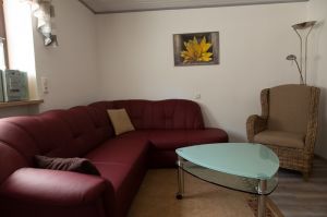 Der Fernsehr ist mit Full-HD und Sky ausgestattet - Bild 2: Gästehaus Andrea - Ferienwohnung Nr. 1 (Neu ausgestattet)