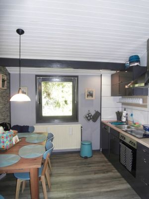 Essplatz mit großem Küchentisch - Bild 6: Ferienhaus Mau & Wau - Waldhessen