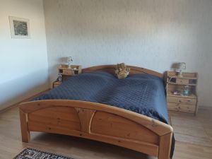 Doppelbett ( 180 x 200 ) mit Topper - Bild 5: Ferienwohnung Niederrhein - Urlaub für Radfahrer, Wanderer und Mopedfahrer