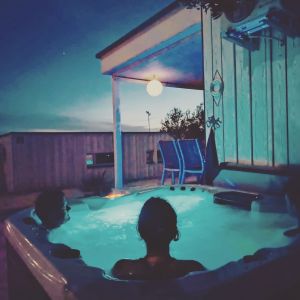 Genießen Sie die angenehme Wassertemperatur vom 36°C warmen Wasser - Bild 2: Camp Buqez - Beachvilla Stella No. 30 - mit Whirlpool