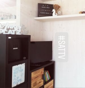 Sie haben die Möglichkeit mit eigenem Account Netflix, Amazon usw. anzusehen
In unserer Beachvilla haben Sie eigenes, unbegrenztes W-Lan. - Bild 6: Camp Buqez - Beachvilla Stella No. 30 - mit Whirlpool