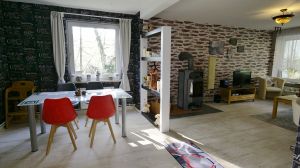 Glasesstisch mit vier Stühlen, Hochstuhl, - Bild 7: Fewo Rammelsberger Steigerhaus im Waldhaus