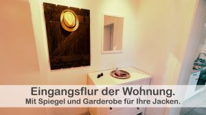 In unserem Haus finden Sie im Flur direkt an der Eingangstür eine praktische Garderobe und eine Kommode. Die Kommode bietet Ihnen zusätzlichen Stauraum für kleine Gegenstände und Utensilien. - Bild 28: Ferienwohnung im Gutshaus, Entschleunigung pur für erholsame Tage