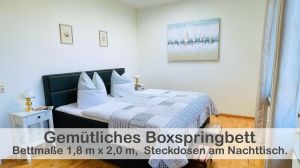 Das Bett hat die Maße von 1,8 x 2 Meter. Die Kissen und Bettdecken haben eine Standartgröße. Wir möchten Sie bitten, sich ein passendes Spannbetttuch und die Bezüge für Kissen und Decken mitzubringen. - Bild 16: Ferienwohnung im Gutshaus, Entschleunigung pur für erholsame Tage