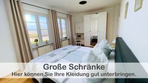 Wir haben in unserer Ferienwohnung auch an die Bedürfnisse von Geschäftsreisenden und Personen, die im Homeoffice arbeiten, gedacht. In unserem Schlafzimmer haben wir Ihnen einen Büroarbeitsplatz eingerichtet, da können Sie sich zurück ziehen. - Bild 5: Ferienwohnung im Gutshaus, Entschleunigung pur für erholsame Tage